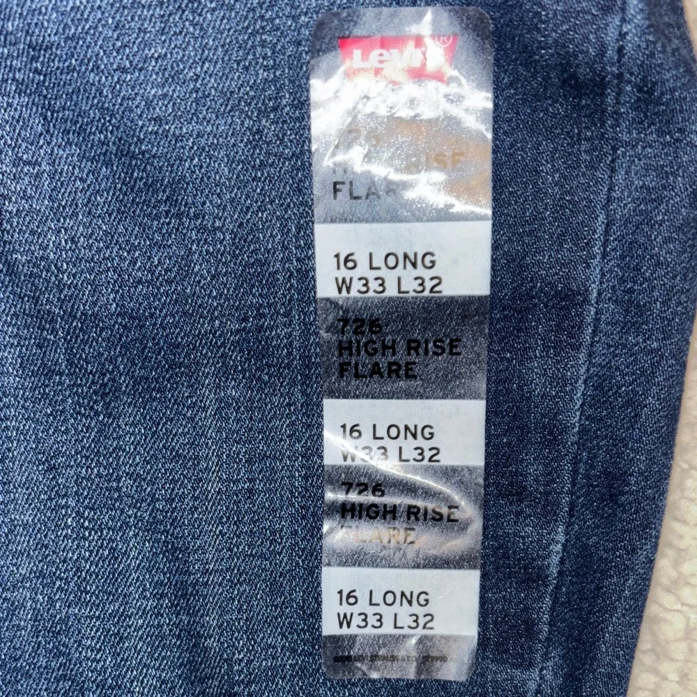 NWT Levi’s 726 Flare Women’s Jeans - Picture 4 of 5